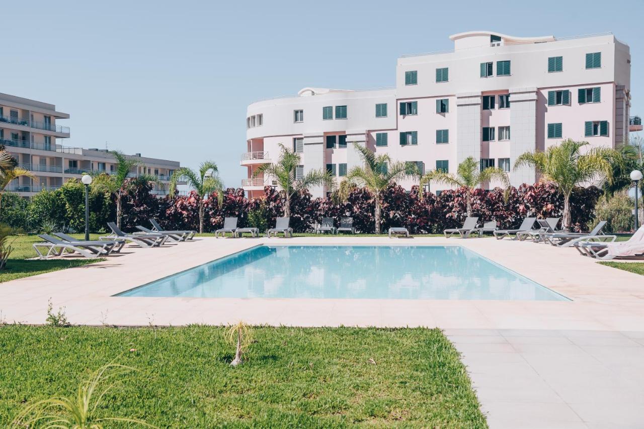 Elephant 2Br Apartment With Terrace, Side Sea View And Pool Access フンシャル エクステリア 写真