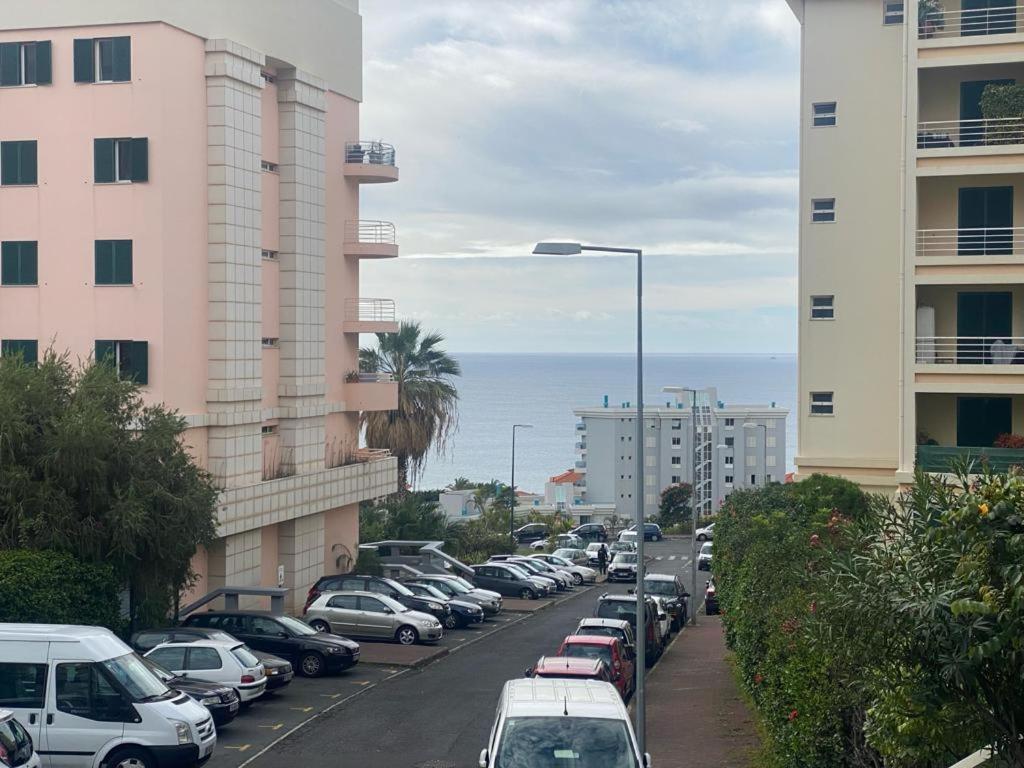 Elephant 2Br Apartment With Terrace, Side Sea View And Pool Access フンシャル エクステリア 写真